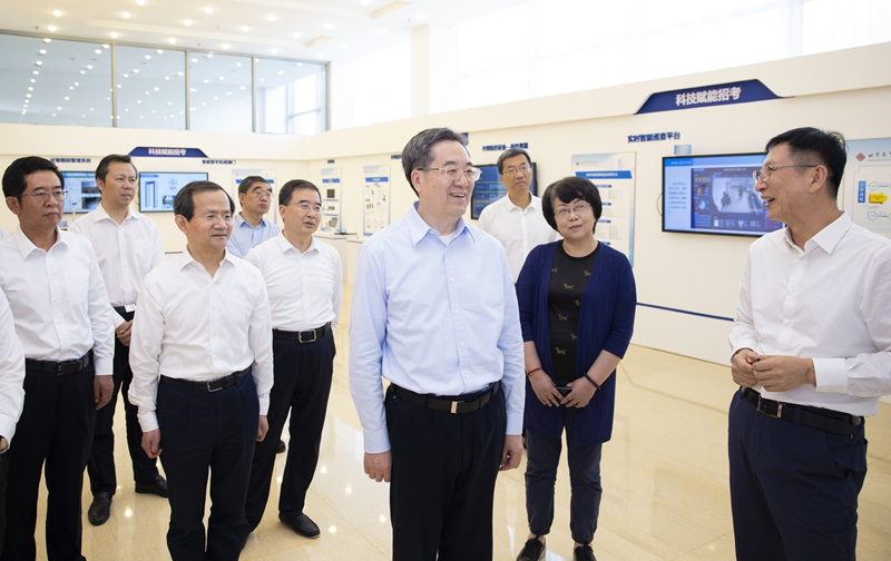 丁薛祥在检查2024年高考准备工作时强调：用心用情做好高考组织保障工作 全力以赴实现“平安高考”目标